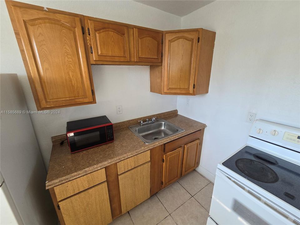 For Rent: $1,540 (1 beds, 1 baths, 420 Square Feet)