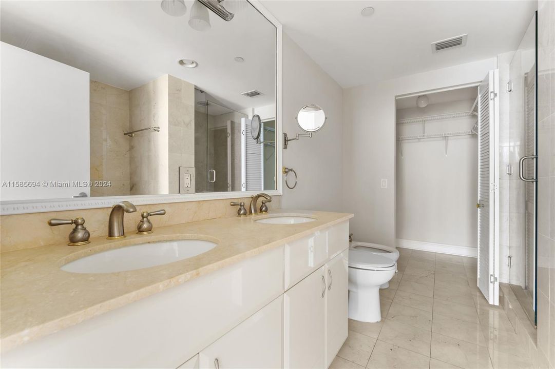 For Sale: $860,000 (1 beds, 1 baths, 808 Square Feet)