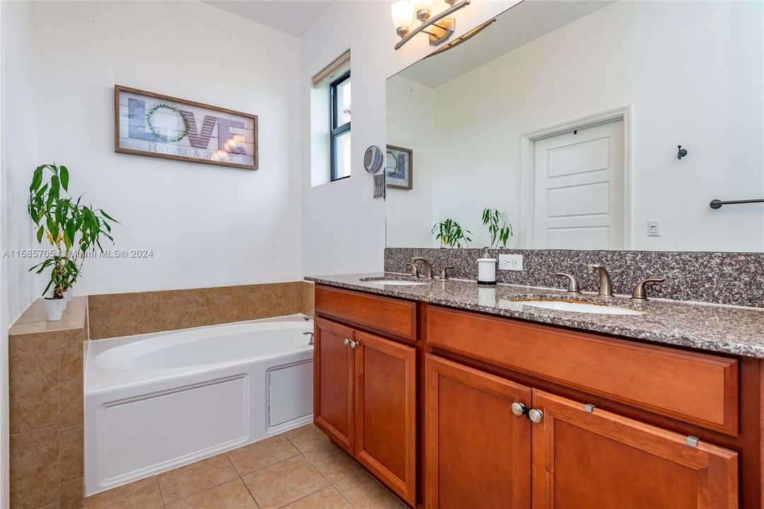 Active With Contract: $4,200 (3 beds, 2 baths, 1965 Square Feet)