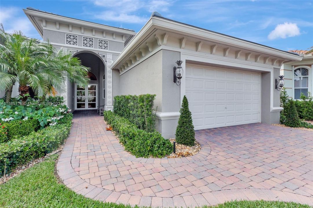 For Sale: $2,900,000 (3 beds, 3 baths, 3746 Square Feet)