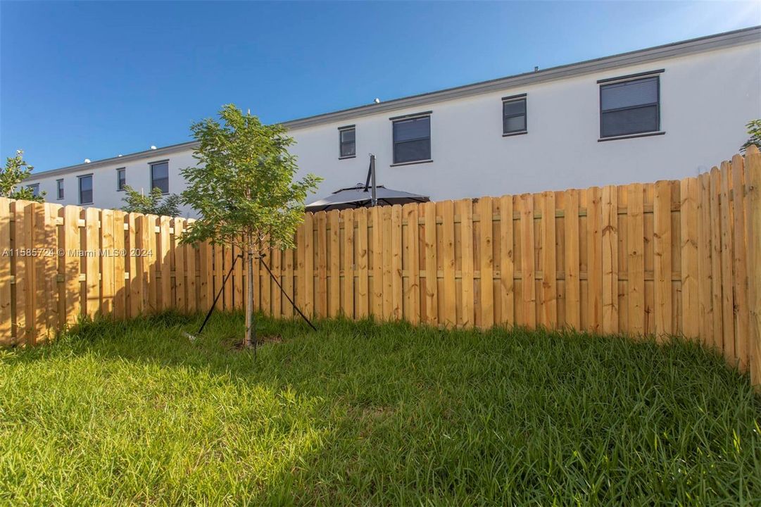 For Rent: $2,899 (3 beds, 2 baths, 1762 Square Feet)