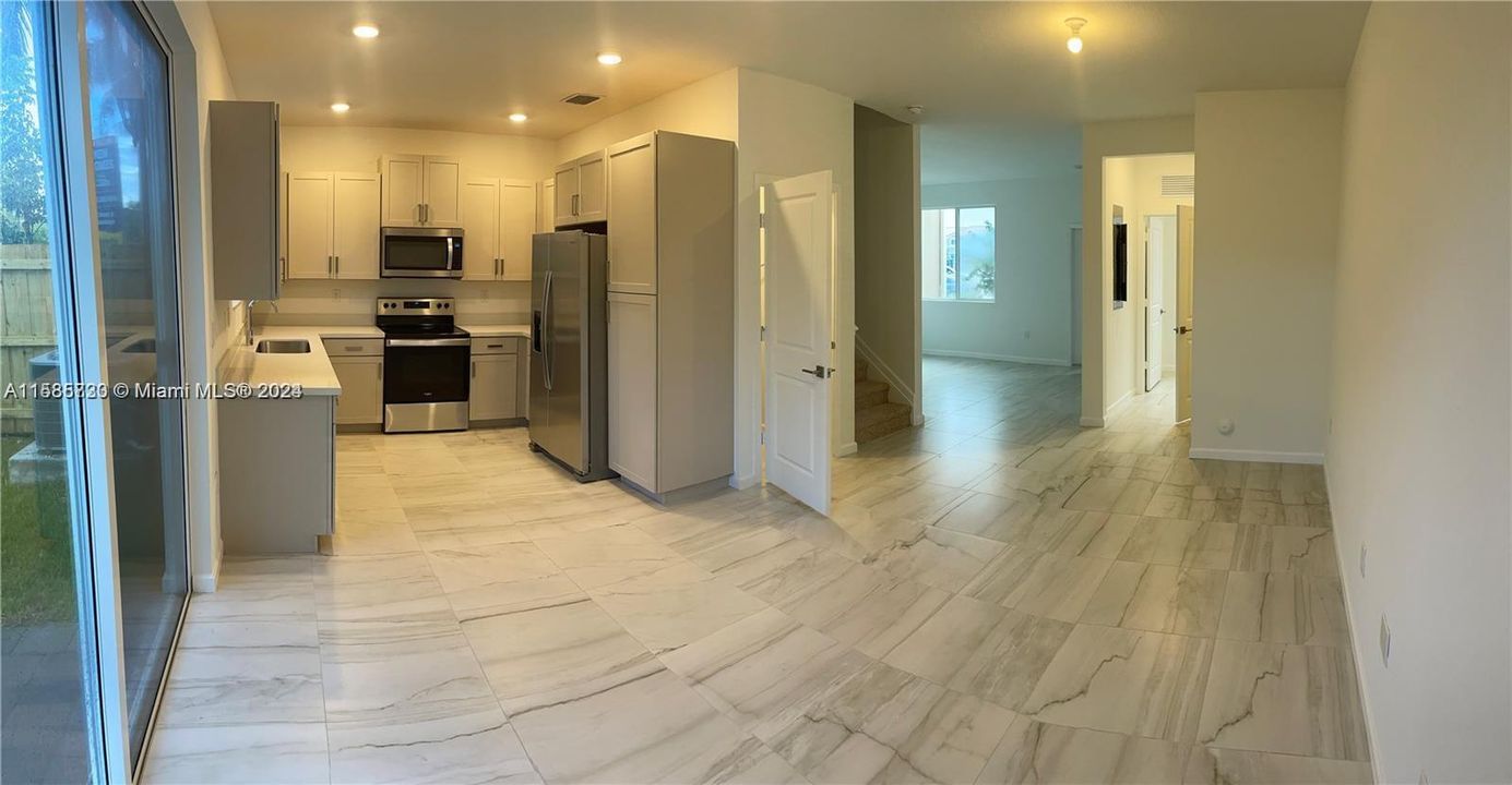 Active With Contract: $2,600 (3 beds, 2 baths, 1302 Square Feet)