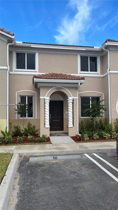 Active With Contract: $2,600 (3 beds, 2 baths, 1302 Square Feet)