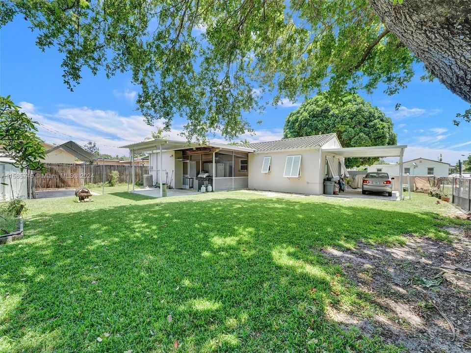 Active With Contract: $685,000 (3 beds, 2 baths, 1575 Square Feet)