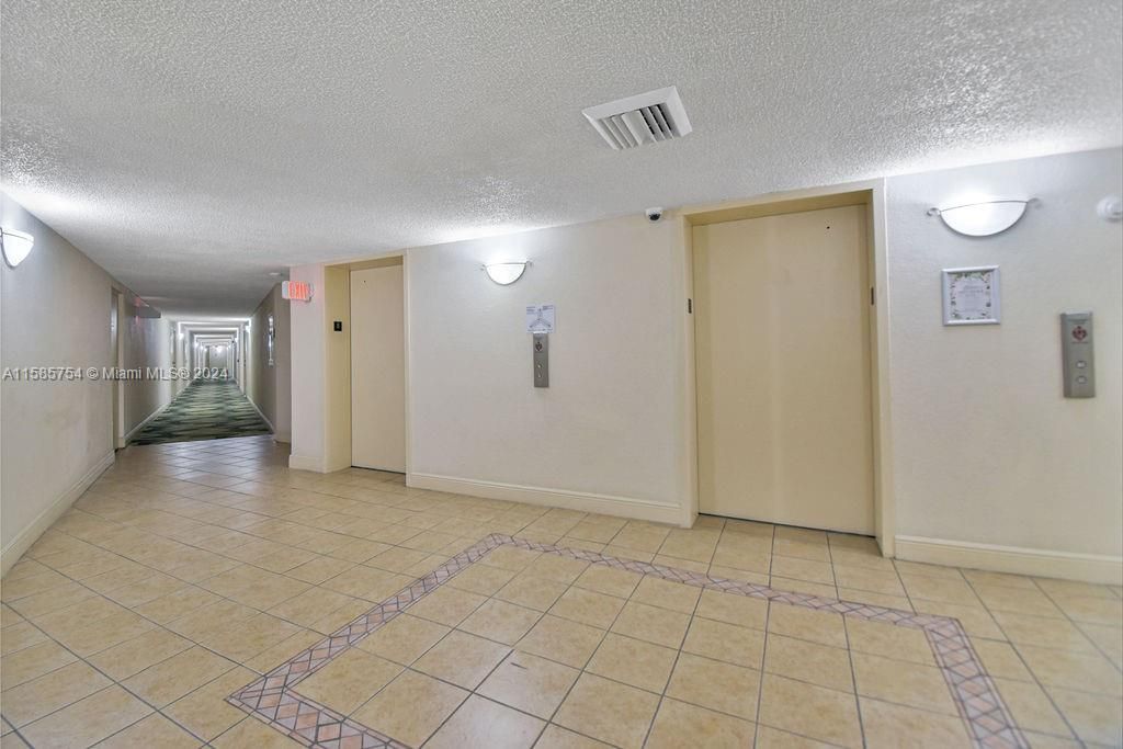 For Sale: $259,900 (1 beds, 1 baths, 1075 Square Feet)
