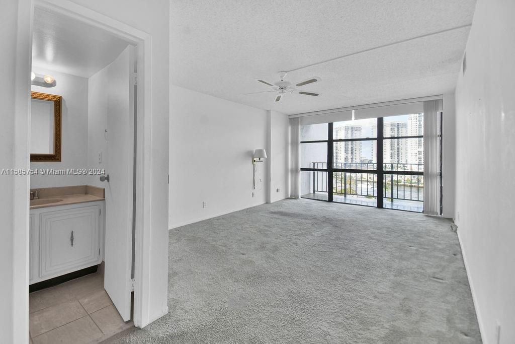 For Sale: $259,900 (1 beds, 1 baths, 1075 Square Feet)