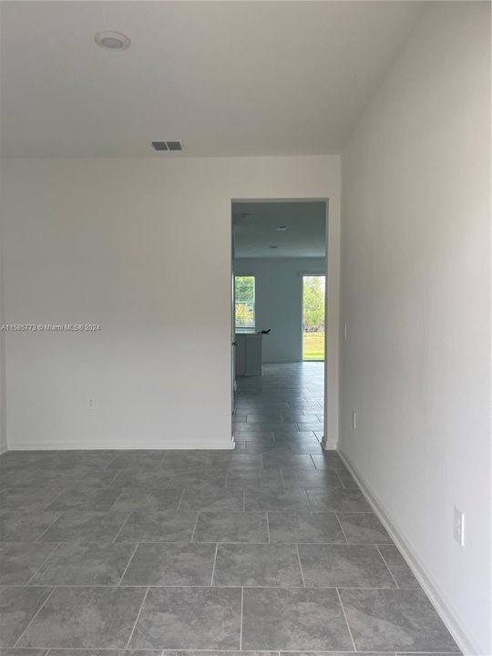 En la Entrad tiene un DEN