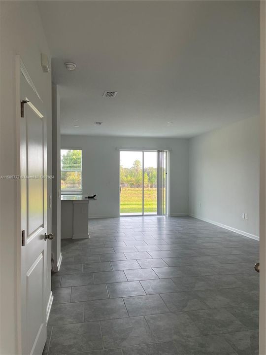 Recently Rented: $2,000 (3 beds, 2 baths, 1689 Square Feet)