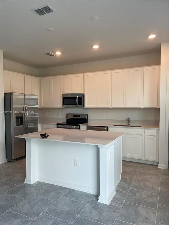 Recently Rented: $2,000 (3 beds, 2 baths, 1689 Square Feet)