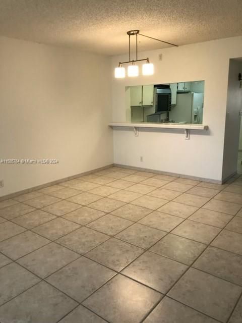 For Rent: $2,200 (2 beds, 2 baths, 976 Square Feet)