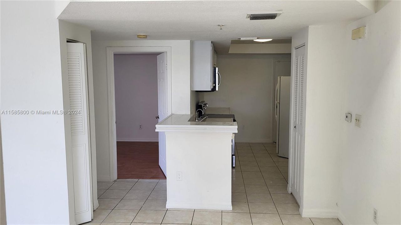 For Rent: $2,780 (2 beds, 2 baths, 1034 Square Feet)