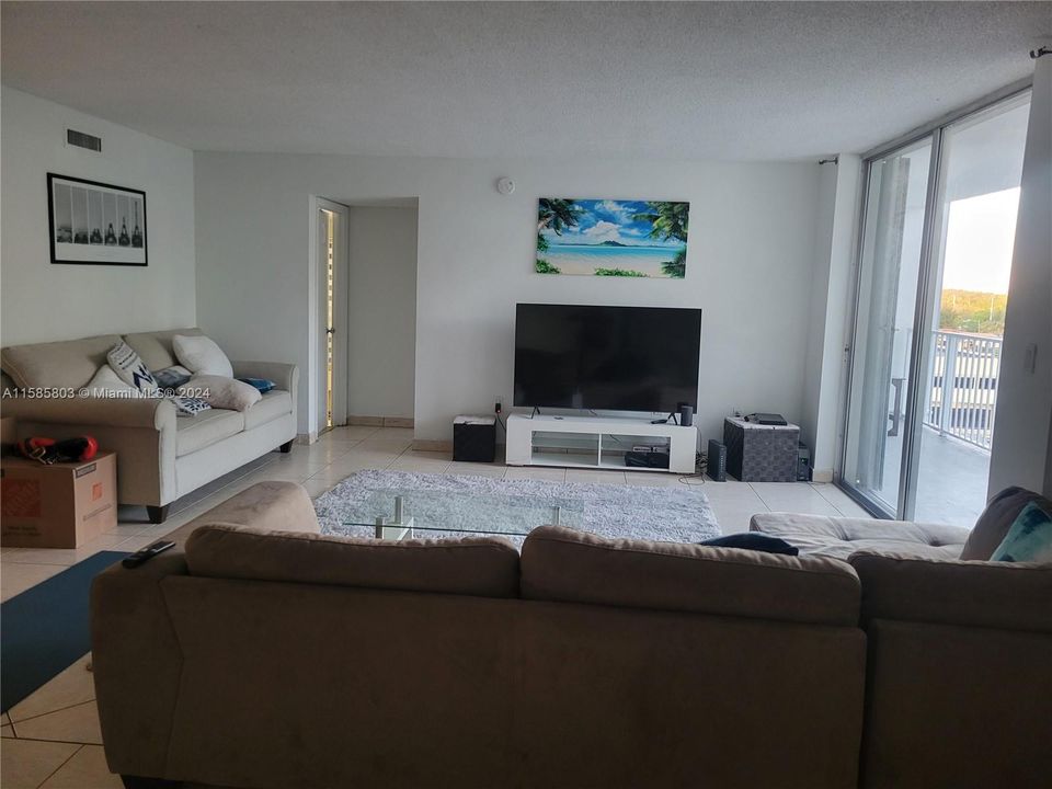 For Sale: $264,900 (2 beds, 2 baths, 1257 Square Feet)