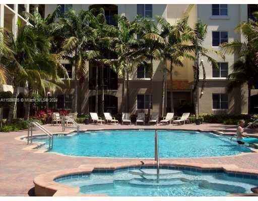 POOL AND JACUZZI