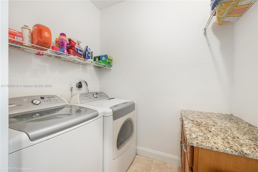 Active With Contract: $6,500 (3 beds, 2 baths, 2138 Square Feet)
