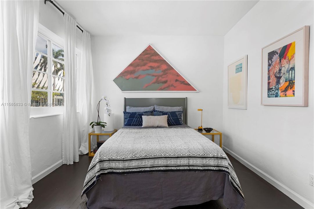 Active With Contract: $295,000 (1 beds, 1 baths, 650 Square Feet)