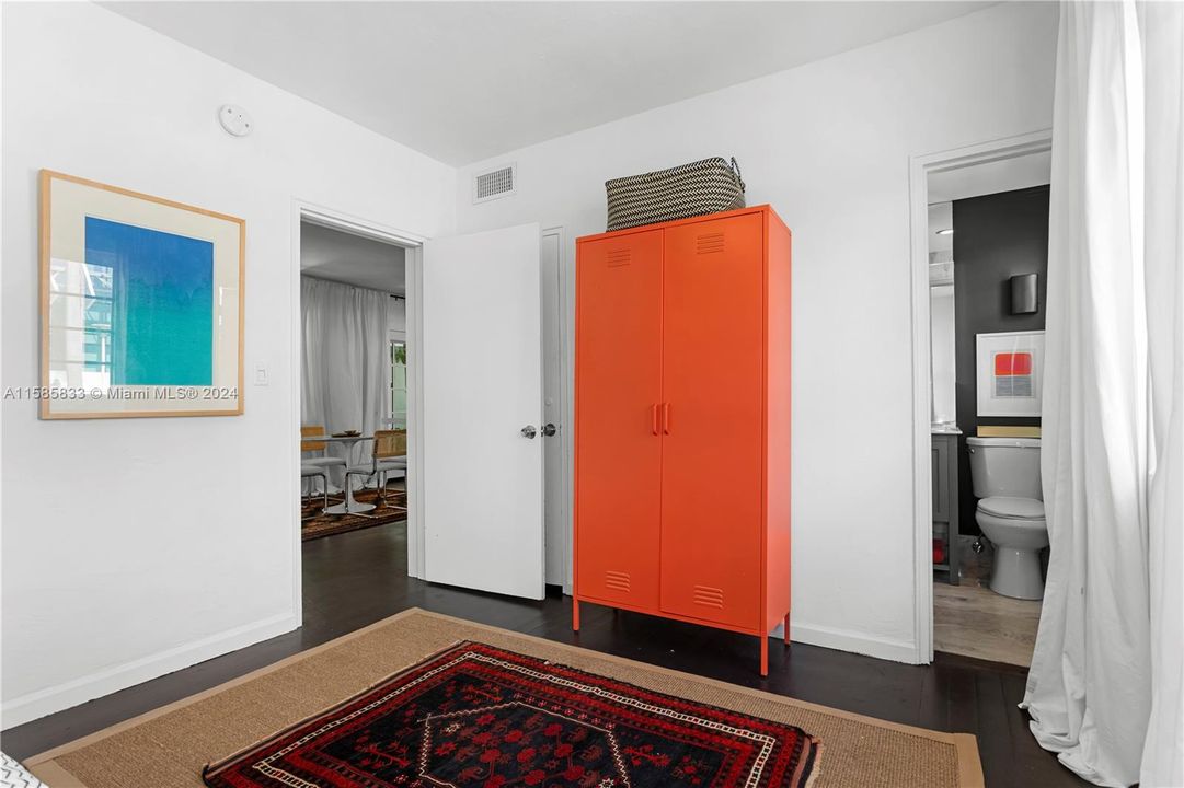 Active With Contract: $295,000 (1 beds, 1 baths, 650 Square Feet)