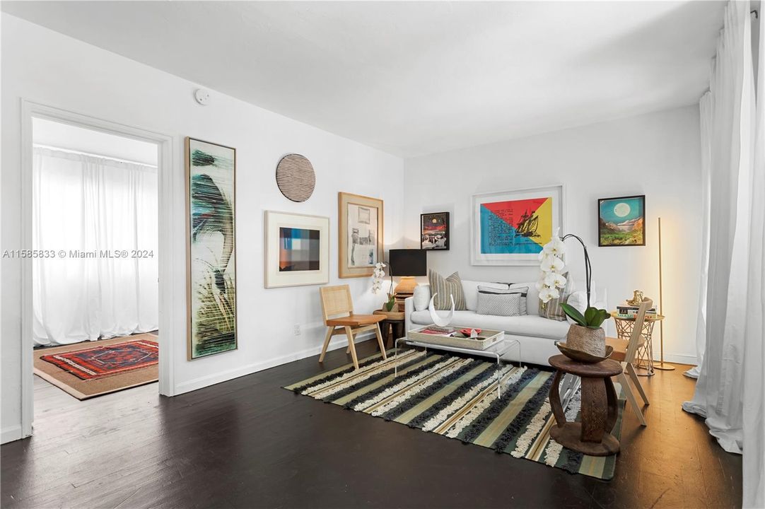 Active With Contract: $295,000 (1 beds, 1 baths, 650 Square Feet)