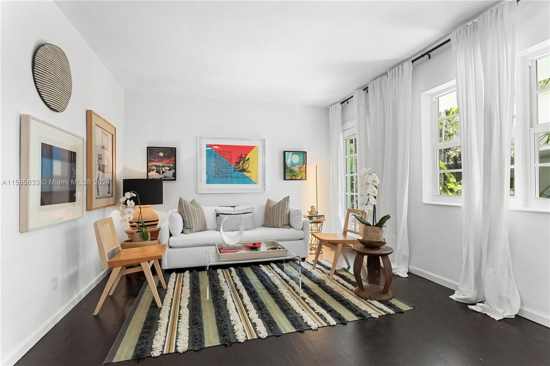 Active With Contract: $295,000 (1 beds, 1 baths, 650 Square Feet)