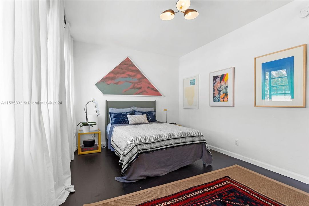 Active With Contract: $295,000 (1 beds, 1 baths, 650 Square Feet)