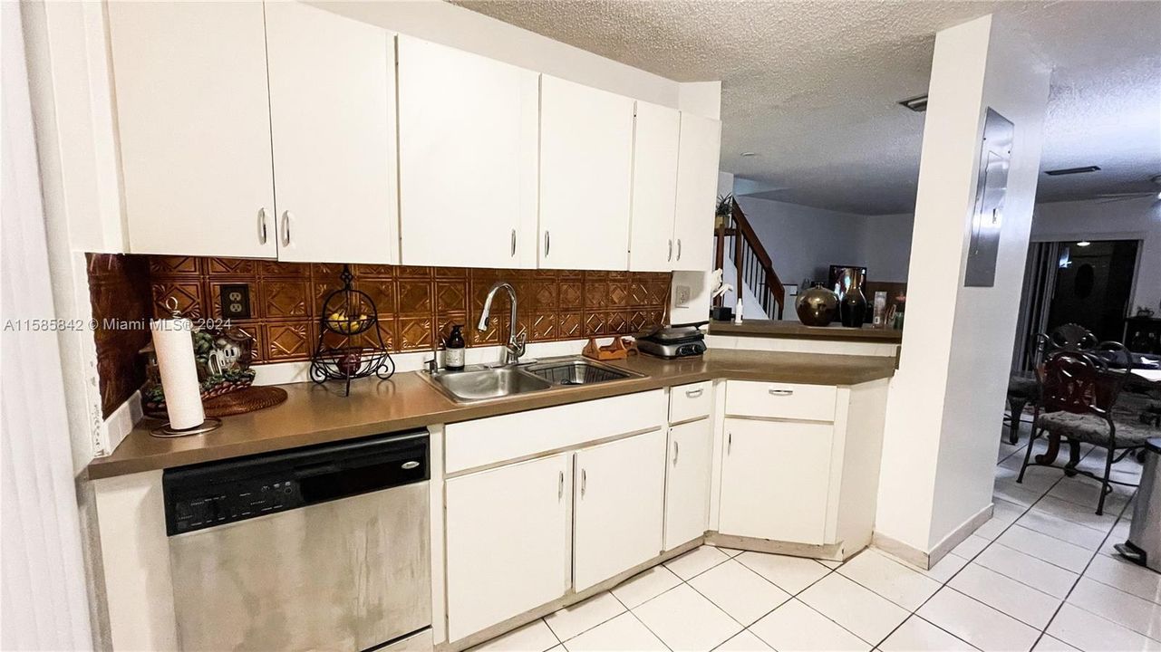 Recently Sold: $425,000 (2 beds, 2 baths, 1170 Square Feet)