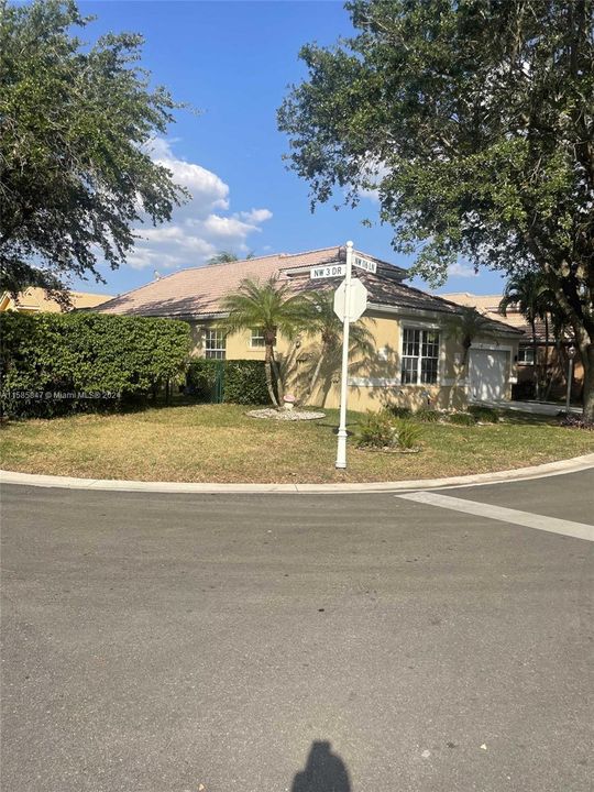 Recently Sold: $565,000 (3 beds, 2 baths, 1918 Square Feet)