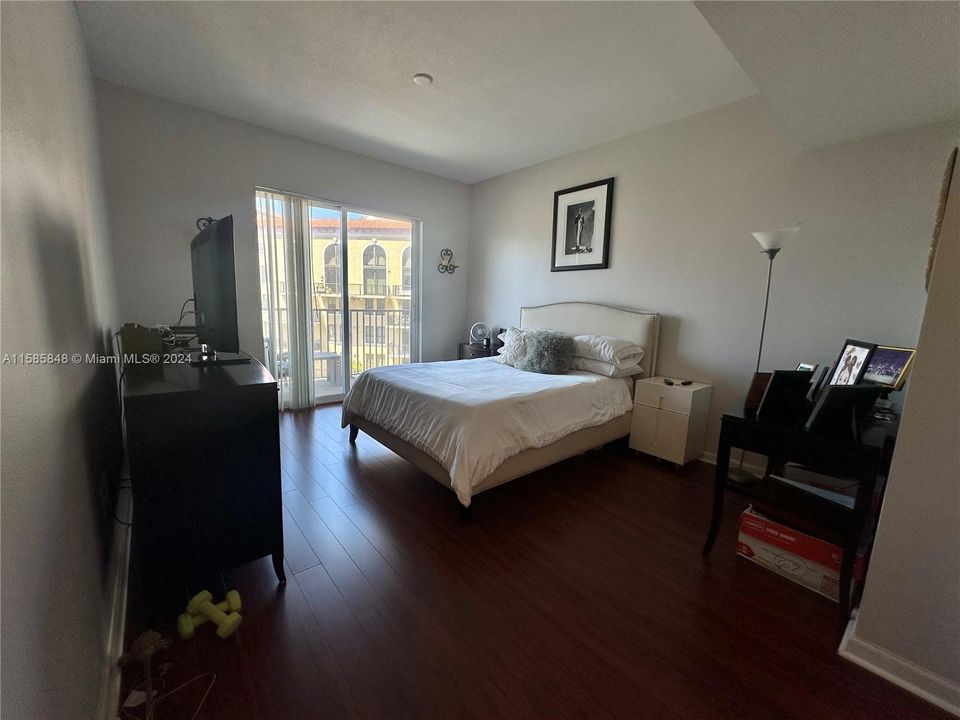 For Rent: $3,900 (2 beds, 2 baths, 1139 Square Feet)