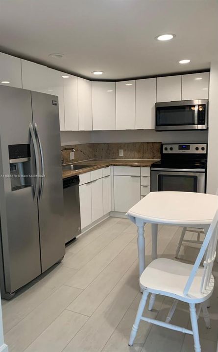 For Sale: $384,250 (2 beds, 2 baths, 1096 Square Feet)