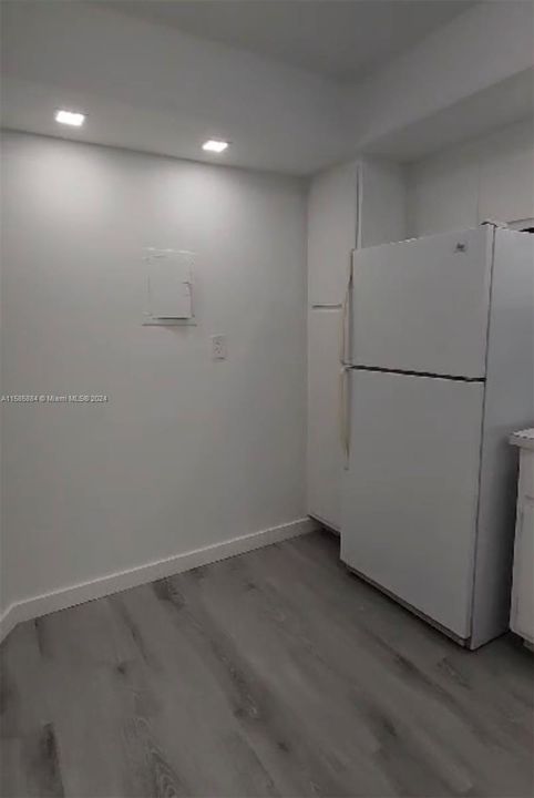 For Sale: $184,500 (1 beds, 1 baths, 801 Square Feet)
