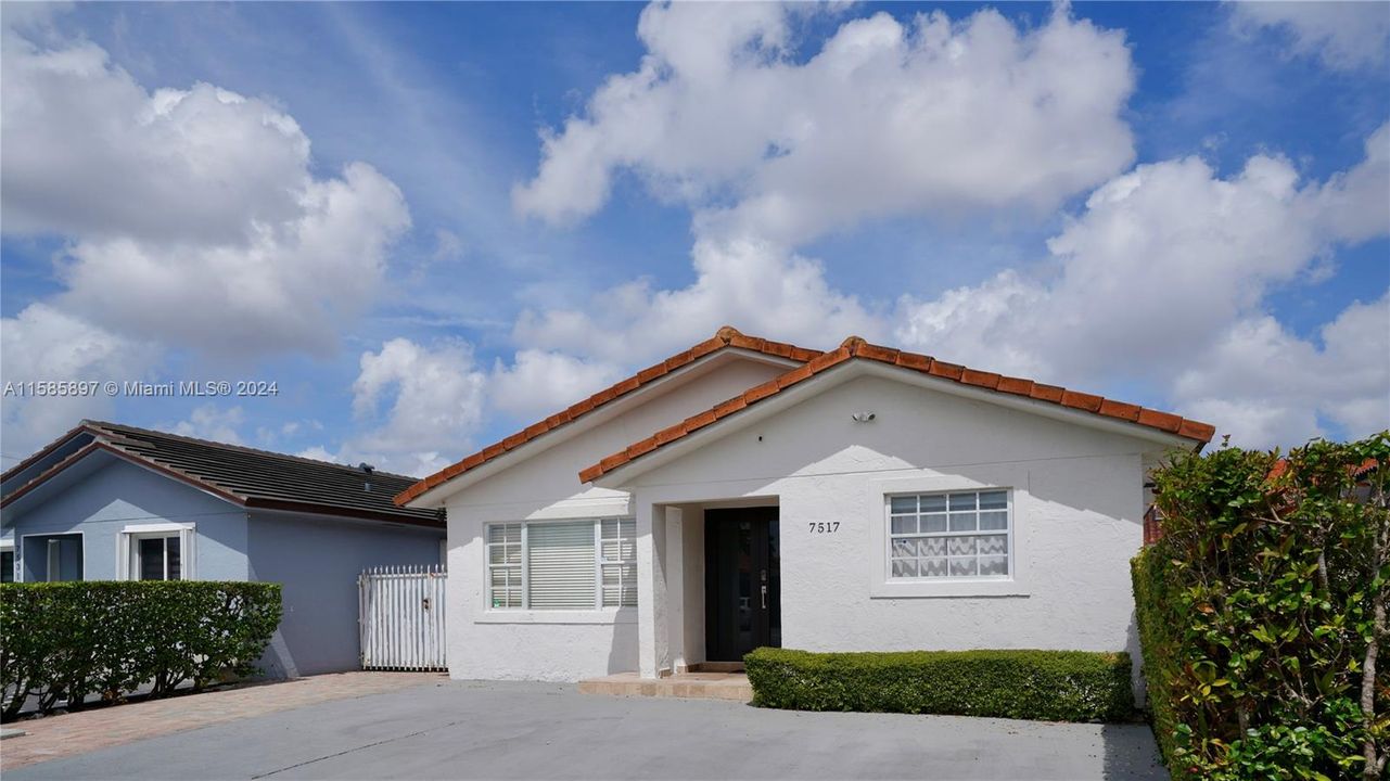 Recently Sold: $560,000 (3 beds, 2 baths, 1346 Square Feet)