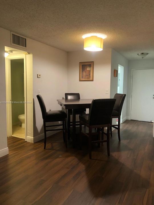 For Rent: $1,700 (1 beds, 1 baths, 673 Square Feet)