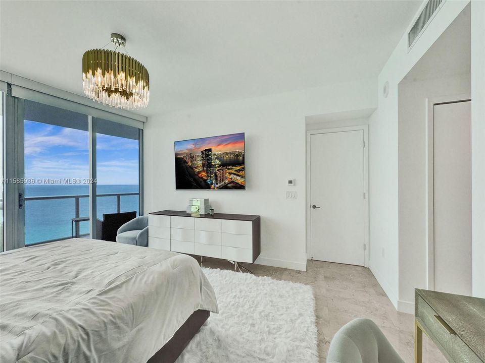 For Sale: $1,500,000 (1 beds, 2 baths, 1110 Square Feet)