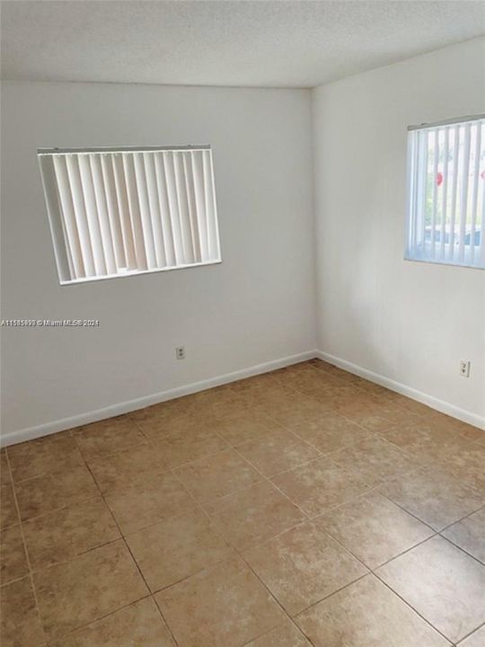 Active With Contract: $2,000 (2 beds, 1 baths, 895 Square Feet)