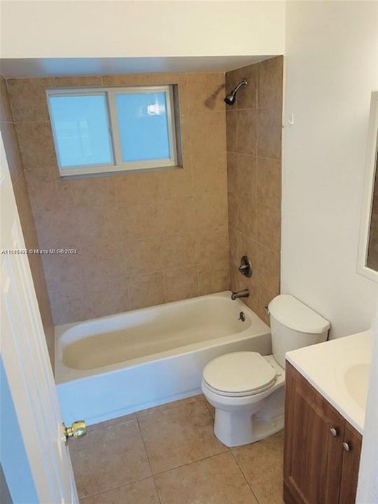 Active With Contract: $2,000 (2 beds, 1 baths, 895 Square Feet)