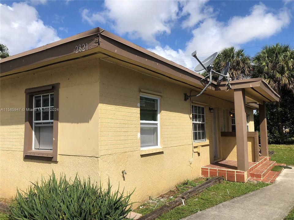 Recently Rented: $1,800 (2 beds, 1 baths, 842 Square Feet)
