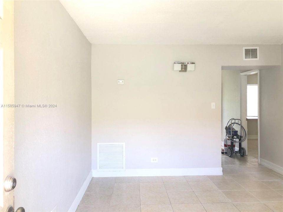 Recently Rented: $1,800 (2 beds, 1 baths, 842 Square Feet)