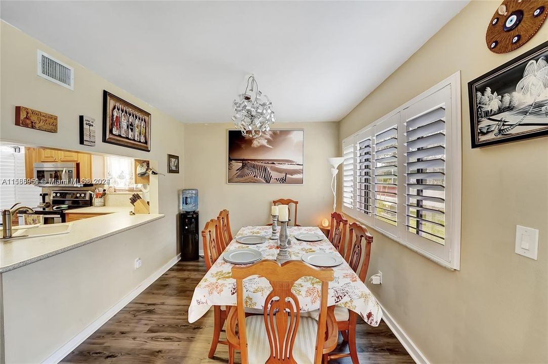 Active With Contract: $3,000 (3 beds, 3 baths, 1662 Square Feet)