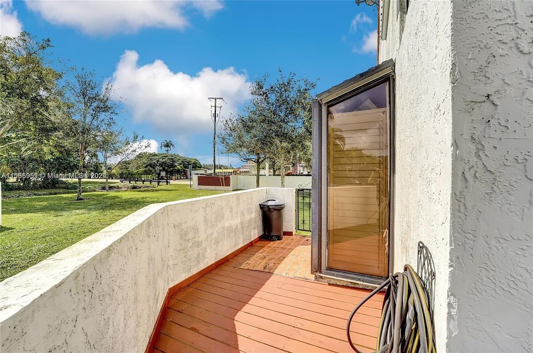 Active With Contract: $3,000 (3 beds, 3 baths, 1662 Square Feet)