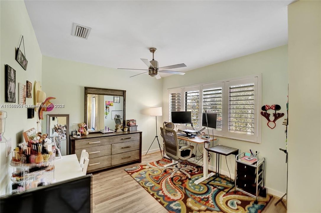 Active With Contract: $3,000 (3 beds, 3 baths, 1662 Square Feet)