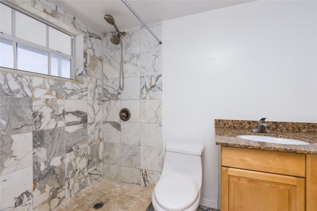 For Sale: $187,500 (2 beds, 2 baths, 992 Square Feet)