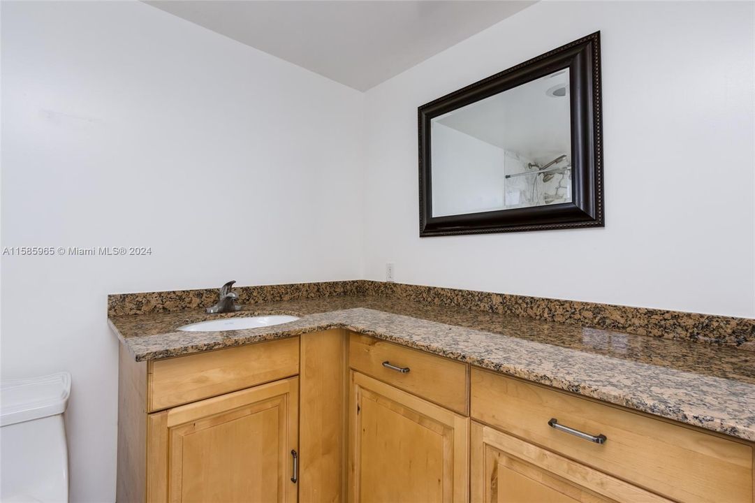 For Sale: $199,000 (2 beds, 2 baths, 992 Square Feet)