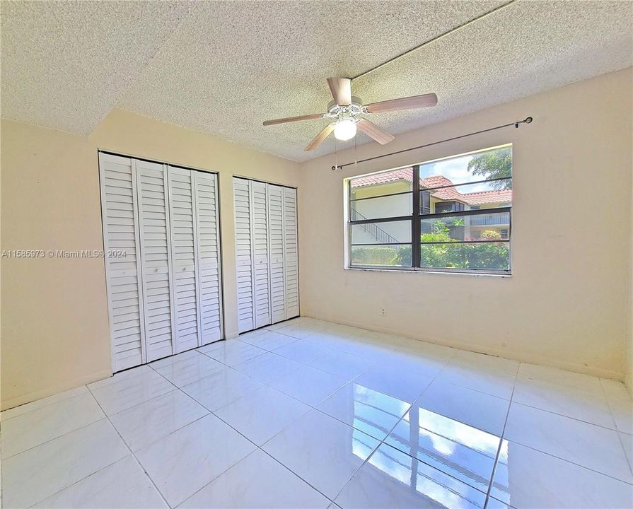 For Sale: $265,000 (2 beds, 2 baths, 978 Square Feet)