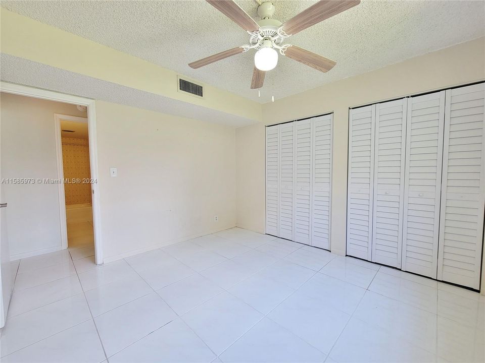 For Sale: $265,000 (2 beds, 2 baths, 978 Square Feet)