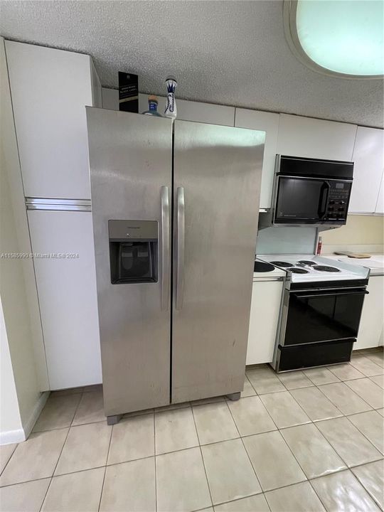 For Rent: $2,500 (1 beds, 1 baths, 751 Square Feet)
