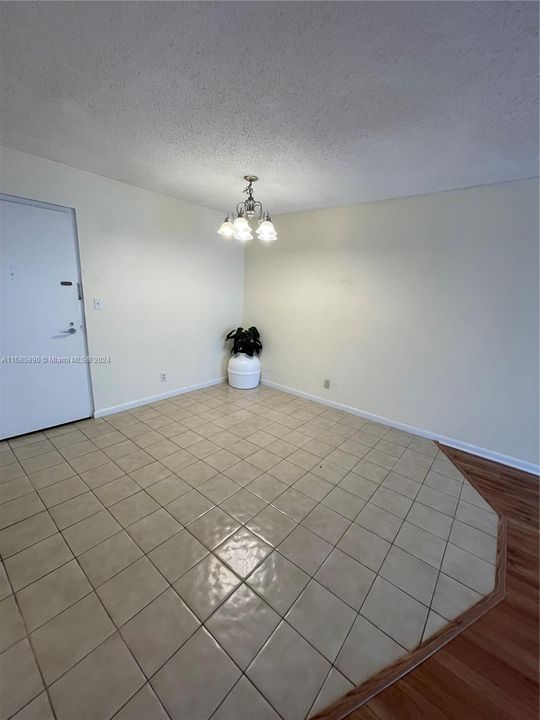 Active With Contract: $2,500 (1 beds, 1 baths, 751 Square Feet)