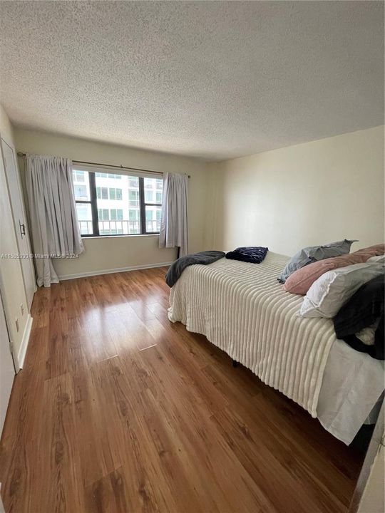 For Rent: $2,500 (1 beds, 1 baths, 751 Square Feet)