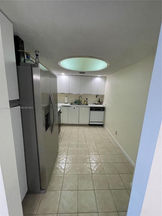 Active With Contract: $2,500 (1 beds, 1 baths, 751 Square Feet)