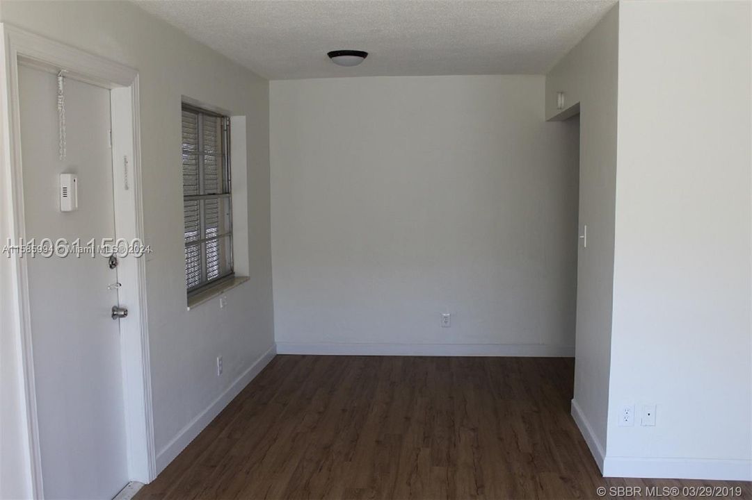 For Sale: $210,000 (2 beds, 1 baths, 900 Square Feet)