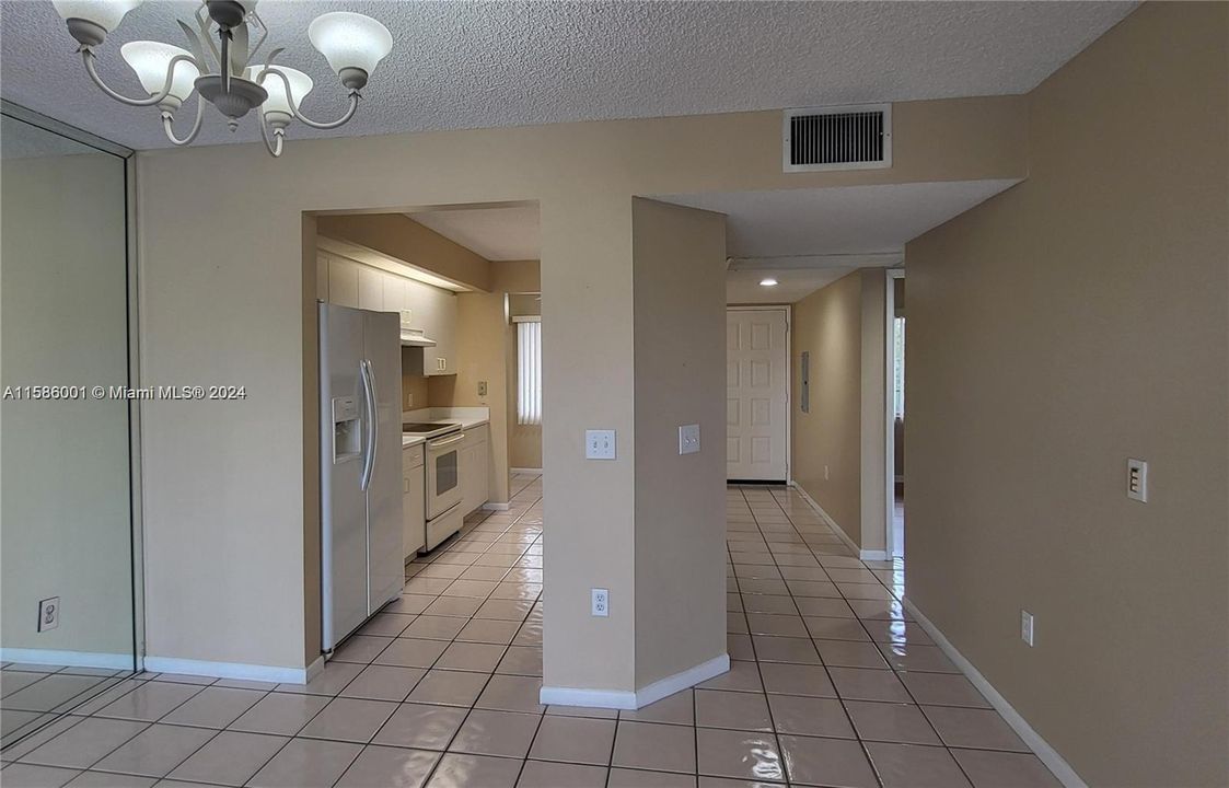 Active With Contract: $2,100 (2 beds, 2 baths, 1137 Square Feet)