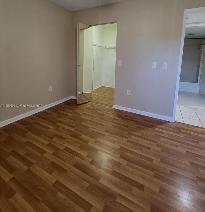 Active With Contract: $2,100 (2 beds, 2 baths, 1137 Square Feet)