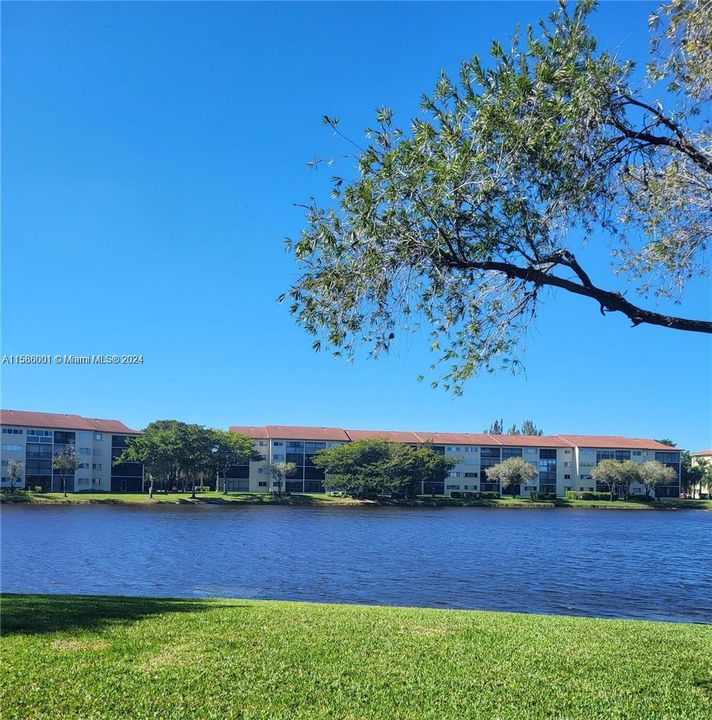 Active With Contract: $2,100 (2 beds, 2 baths, 1137 Square Feet)